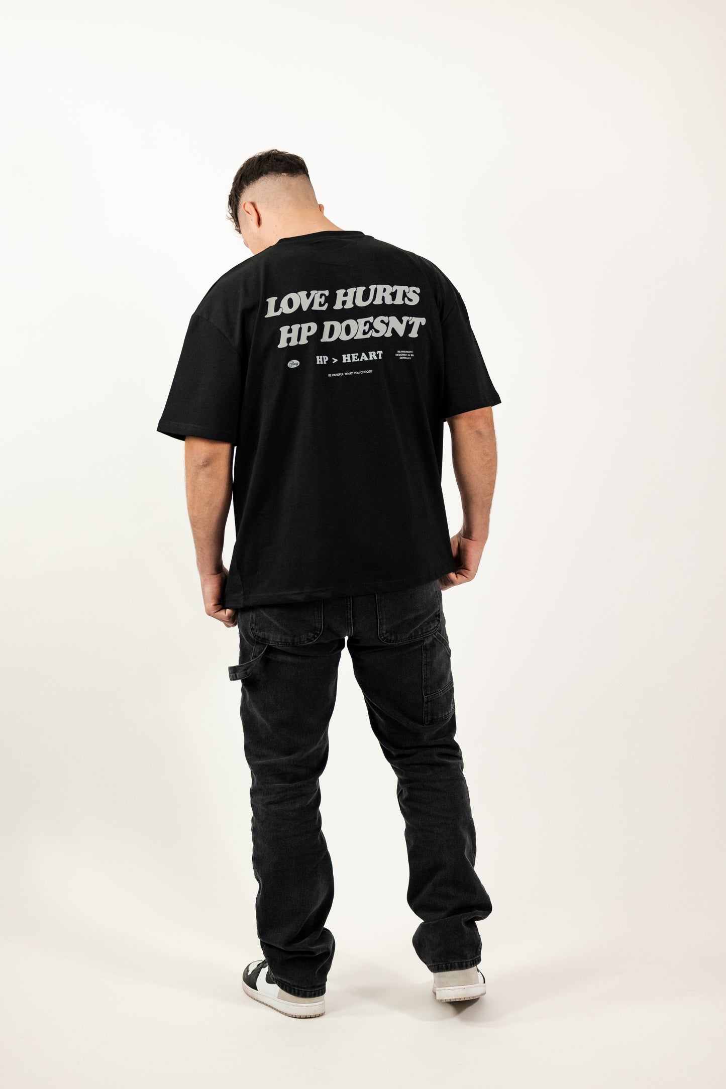 LOVE HURTS T-SHIRT SCHWARZ