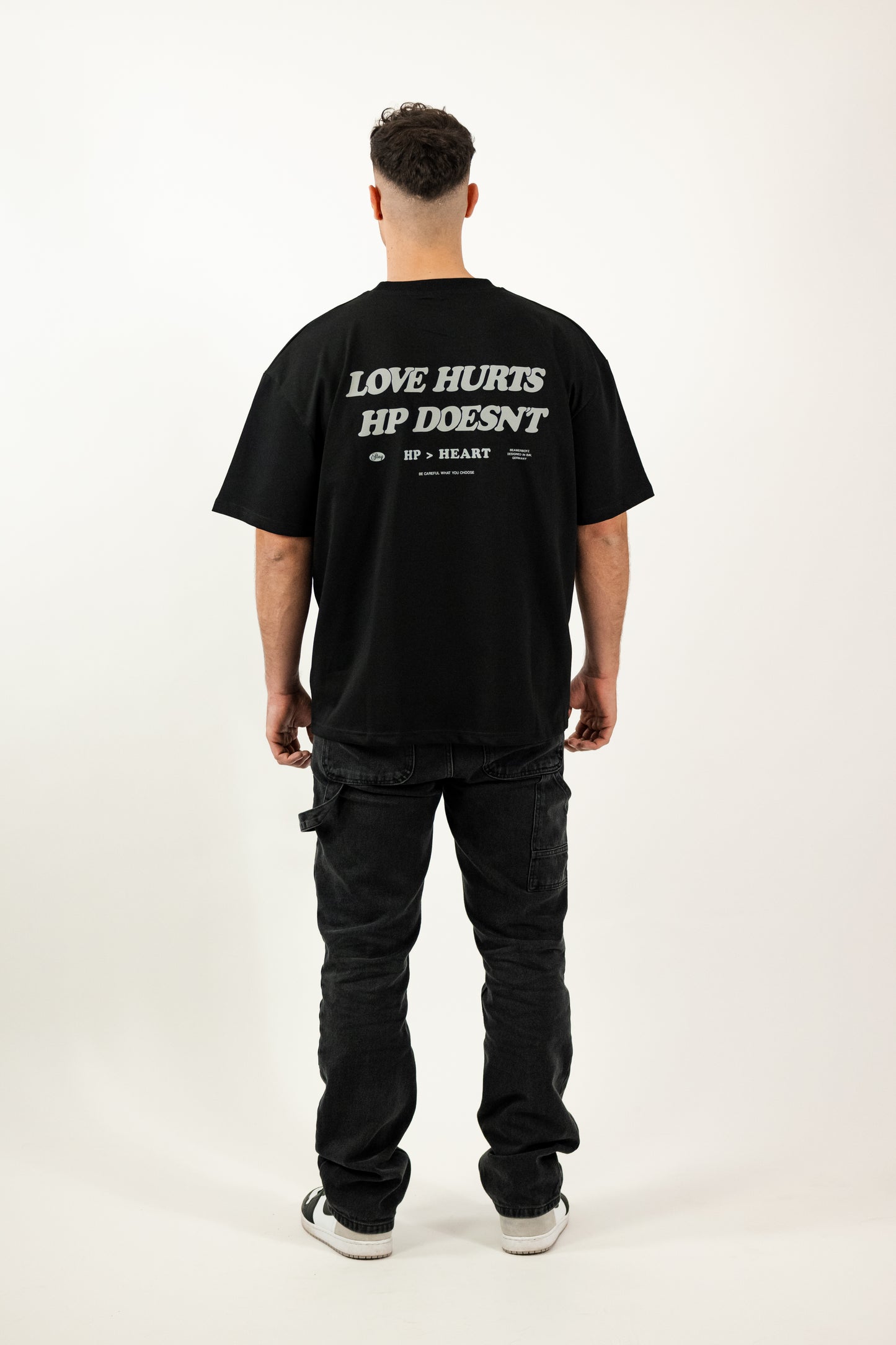 LOVE HURTS T-SHIRT SCHWARZ